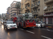 بالصور: إصابة متوسطة لشخص بسقوط أجزاء من شرفة أحد المنازل في مدينة يافا 